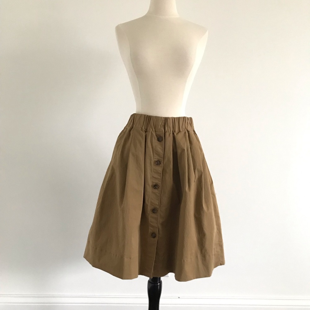 JCREW ladies tan skirt with pockets